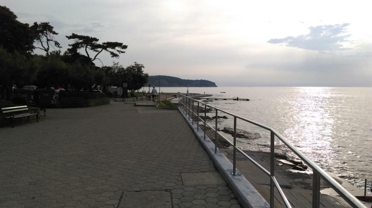 Apartment & Rooms Lilis Izola Exterior foto